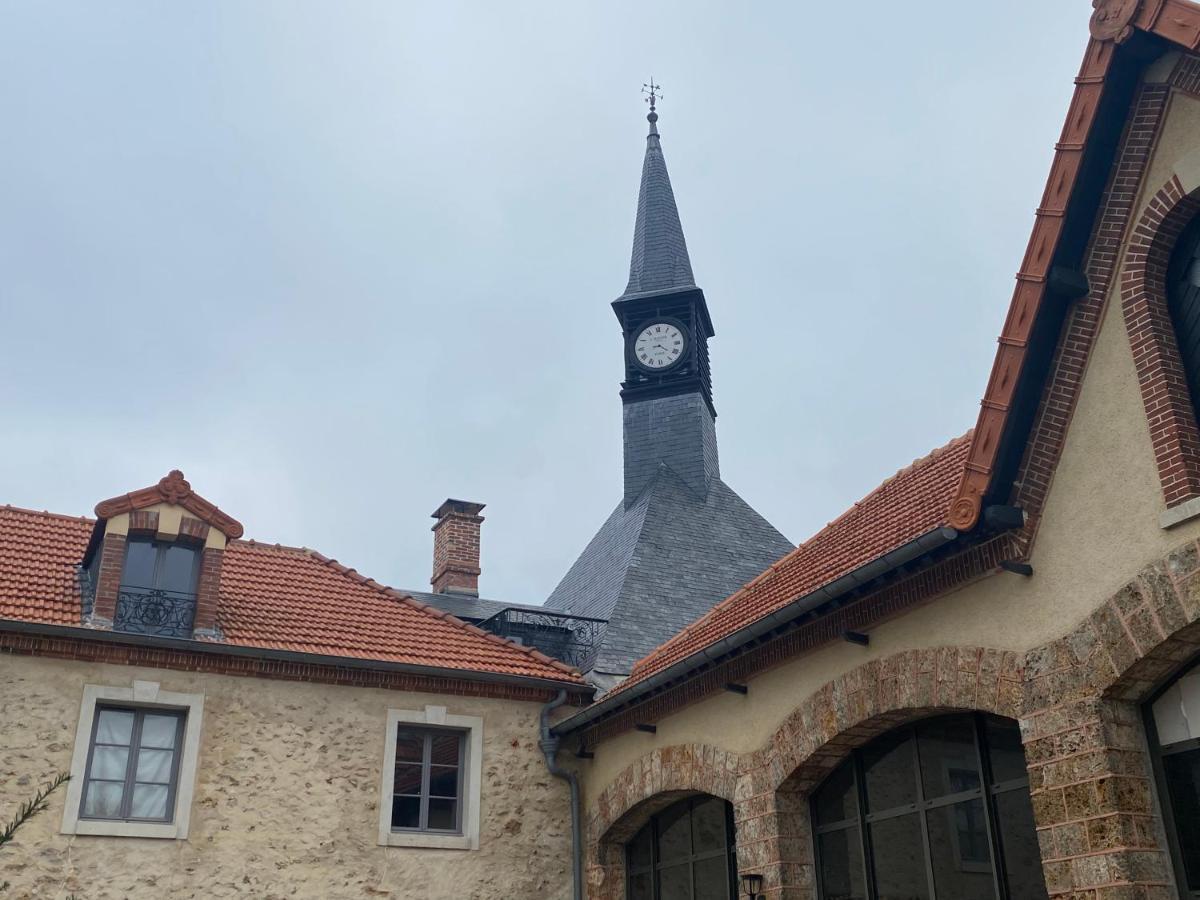 Appartement Loft dans le clocher face au chateau à Bonnelles Extérieur photo