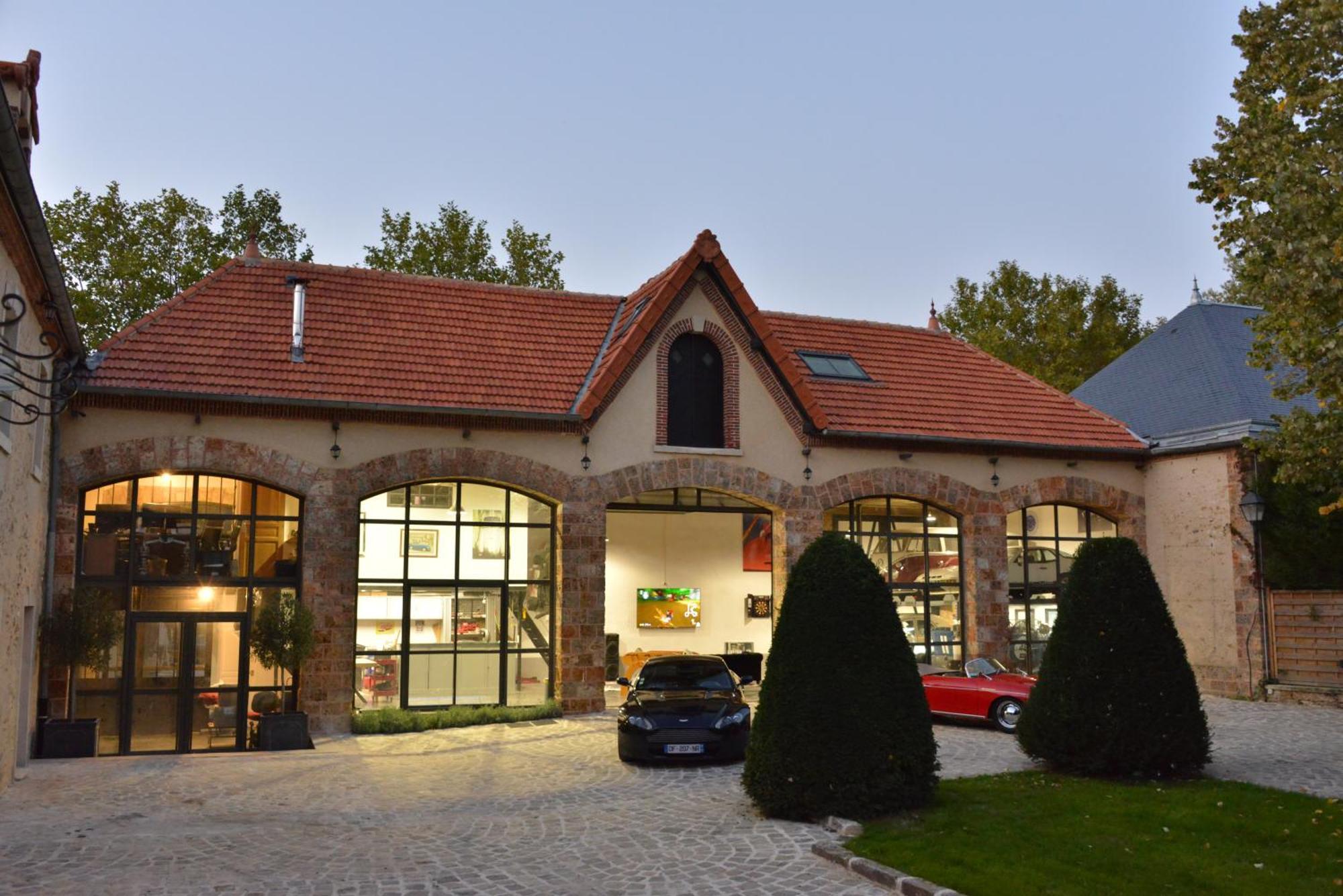 Appartement Loft dans le clocher face au chateau à Bonnelles Extérieur photo